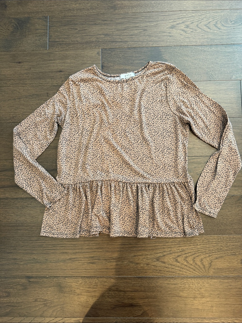 gaze Women's Long-Sleeve Peplum Top in Tan Leopard Print Size Medium - C58-025